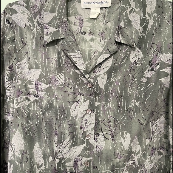Norton McNaughton blouse. 100% polyester light and airy size 14 - Picture 2 of 5